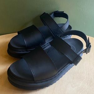 Dr. Marten Black Hydro Leather Voss Women’s Strap Sandals size 9
